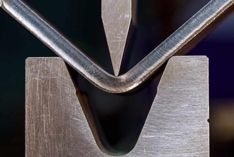 CNC plooien - kanten van metalen plaat onderdelen